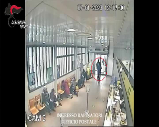 Una vita di lusso dopo le rapine, tre persone arrestate dai carabinieri di Venaria Reale